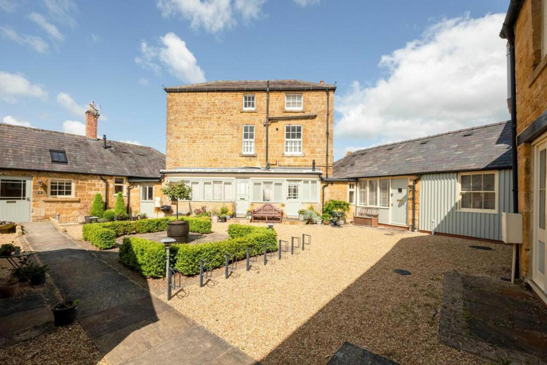 Immaculate 1-Bed Cottage In Moreton In Marsh Moreton-in-Marsh Exterior foto